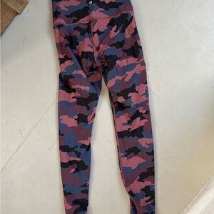 Lululemon wunder train leggings size 4 28” camo